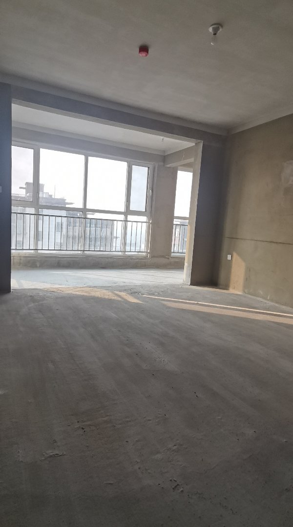 金明寓世纪花园,洋房顶复,车位储藏室齐全。1