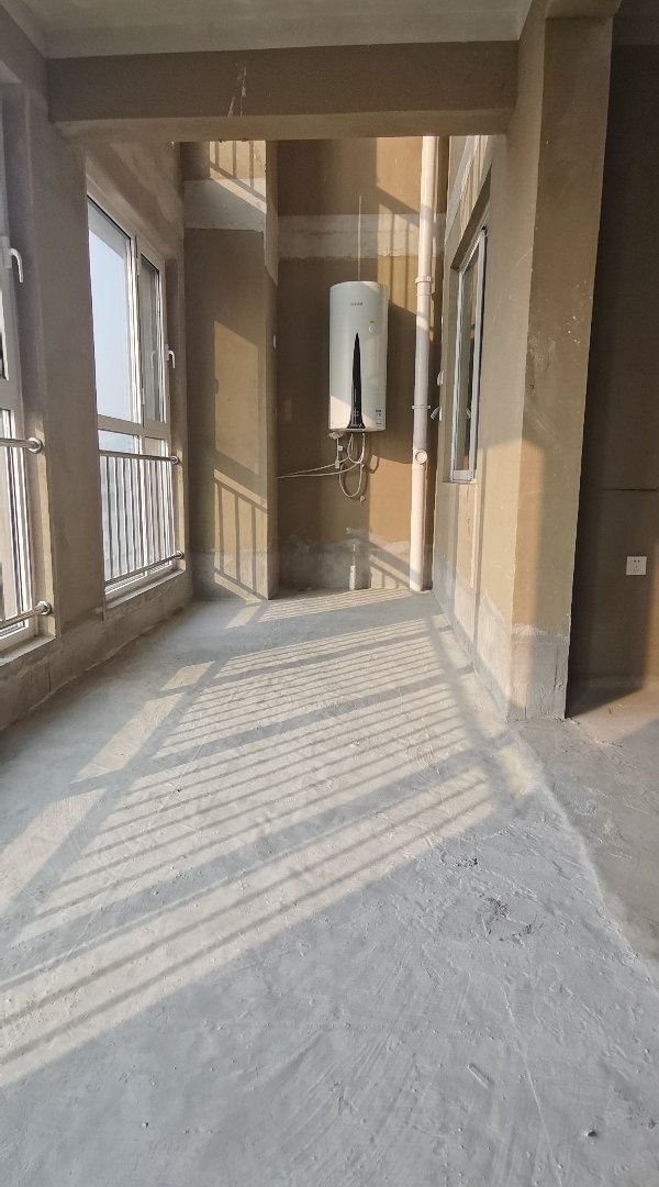 金明寓世纪花园,洋房顶复,车位储藏室齐全。4