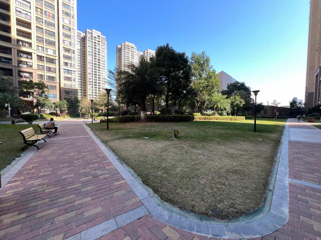 信鸿广场,实拍|出售信鸿广场朝南高楼层99.3平米毛坯3房2卫2