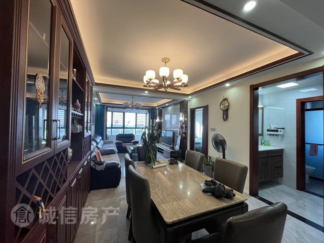 CBD万达广场,万达CBD 三室豪华装修诚意出售。。3