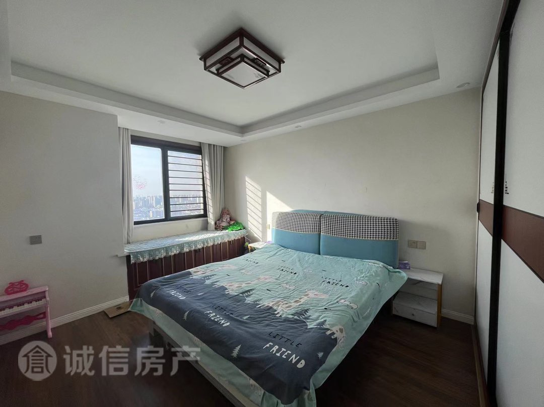 CBD万达广场,万达CBD 三室豪华装修诚意出售。。6