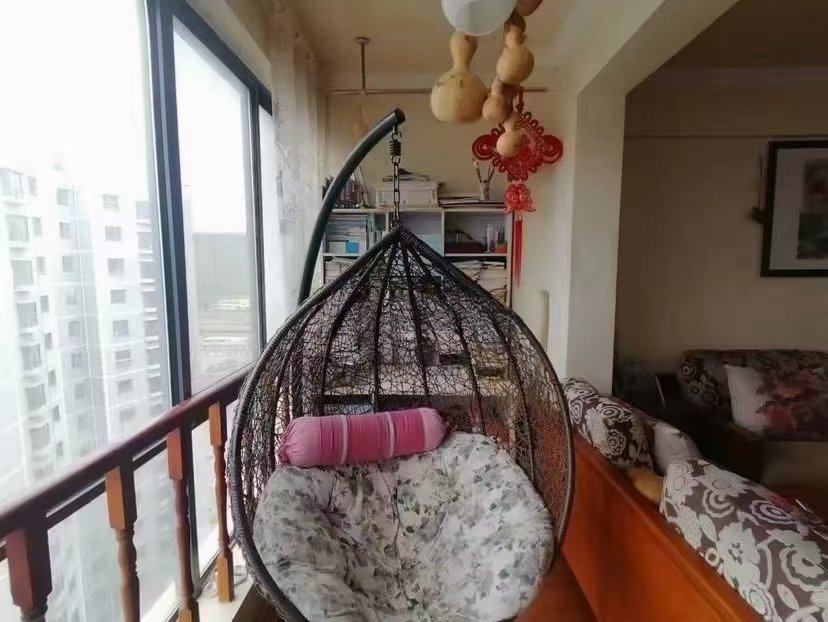 凤凰苑小区,凤凰苑三室两厅两卫,黄金楼层,可按揭2