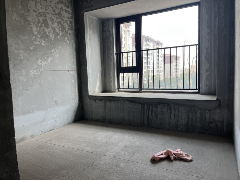 碧桂园凤凰城,3室2厅2卫1阳台,房型正气,采光佳4