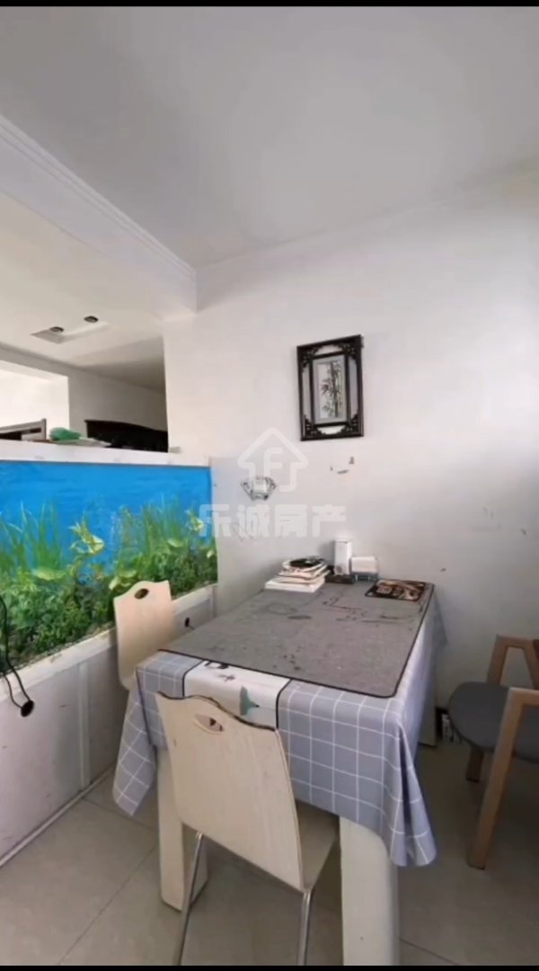 御苑小区,出售御苑小区大三室好楼层,带车库,有房本首付337