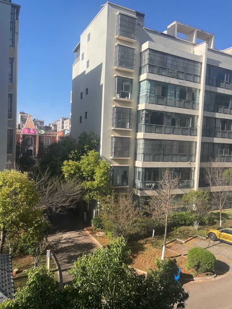圣庭花屿,黄金楼层 三楼 南北朝向 房子九成新11