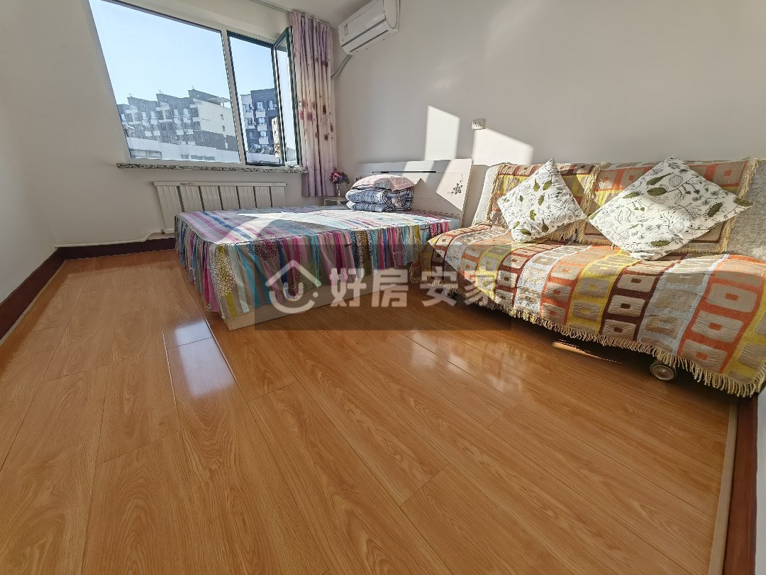 鸭纸管院,有钥匙
步梯私产可贷款拎包住在发廊随时看房1