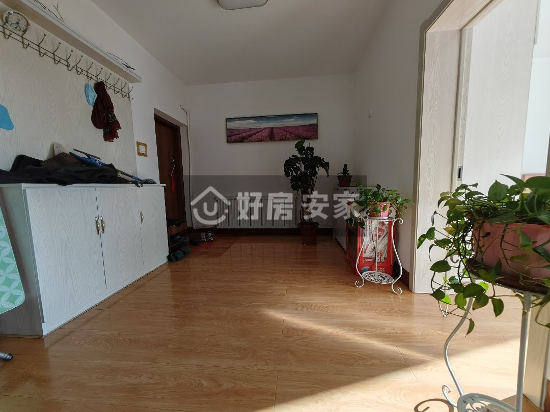 鸭纸管院,有钥匙
步梯私产可贷款拎包住在发廊随时看房4