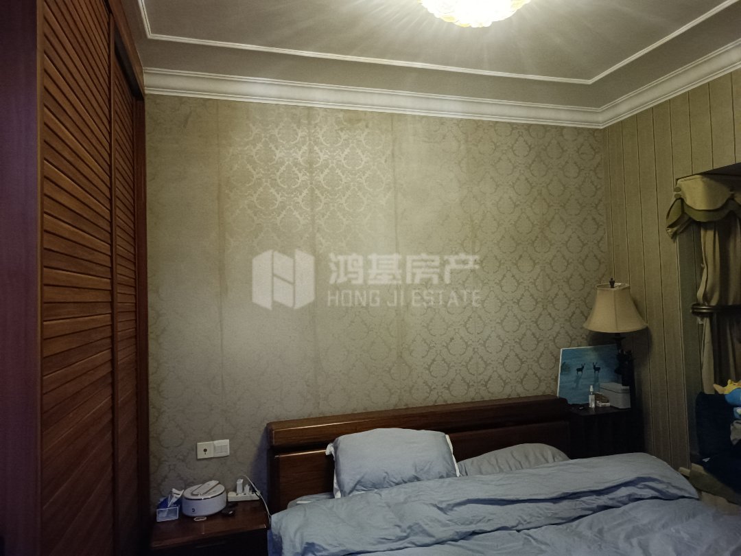 恒大名都,精装小三房,小学可读书,预约看房,自住,家具家电很好6