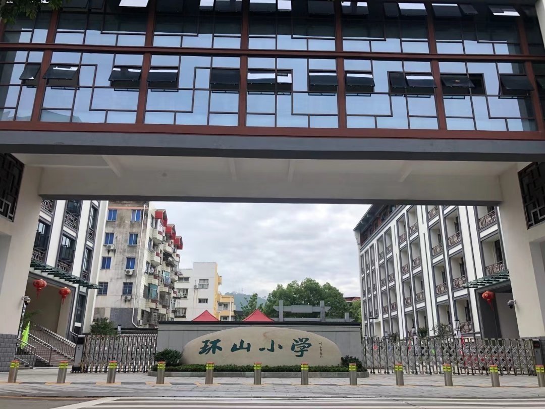 珠城路,城关一中环山小学边,储藏室18平,出让1