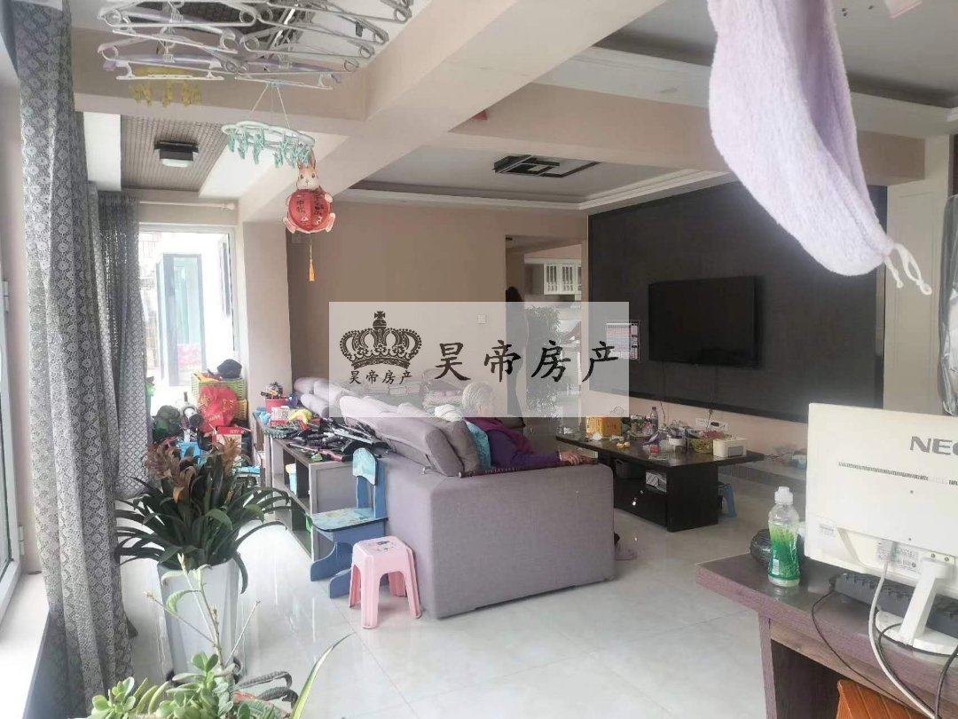 名仕家苑,2楼带大平台,整个一层私人空间,可以分开卖3