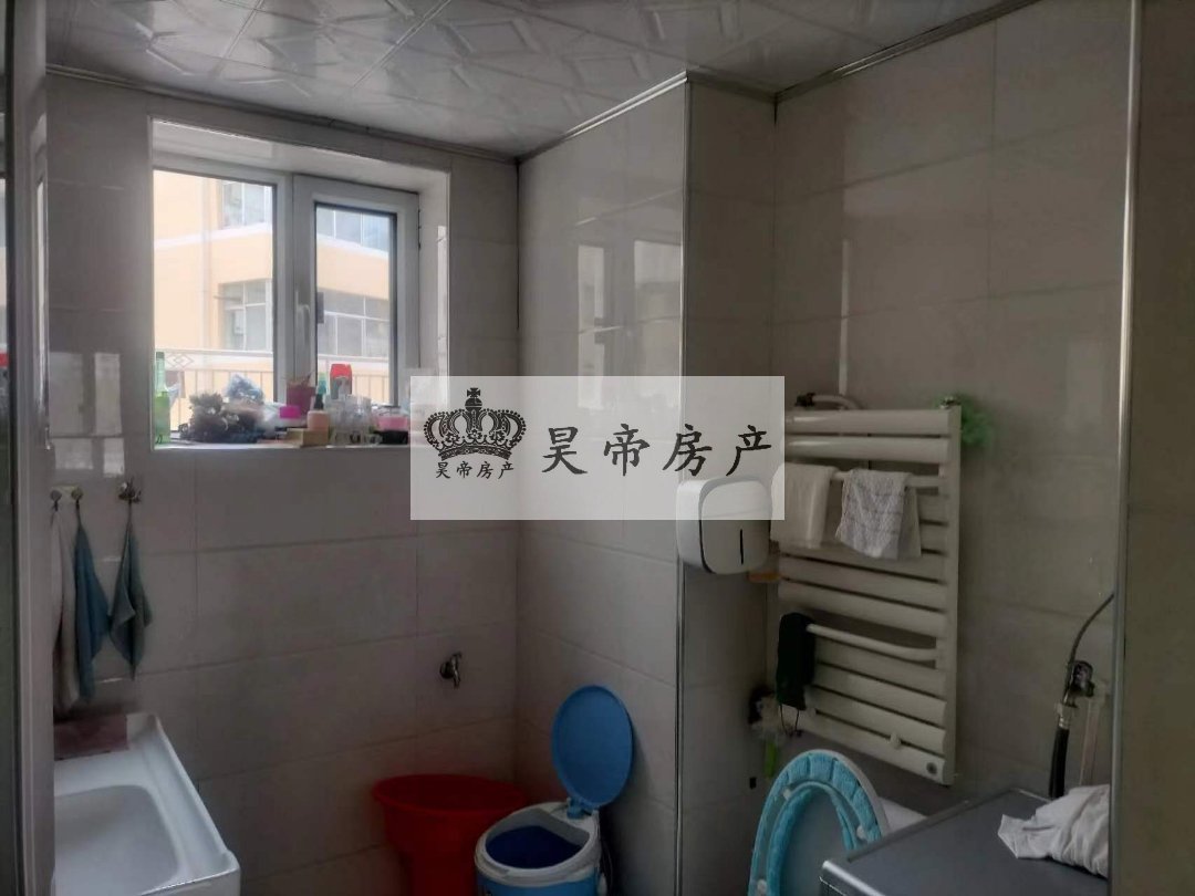 名仕家苑,2楼带大平台,整个一层私人空间,可以分开卖9