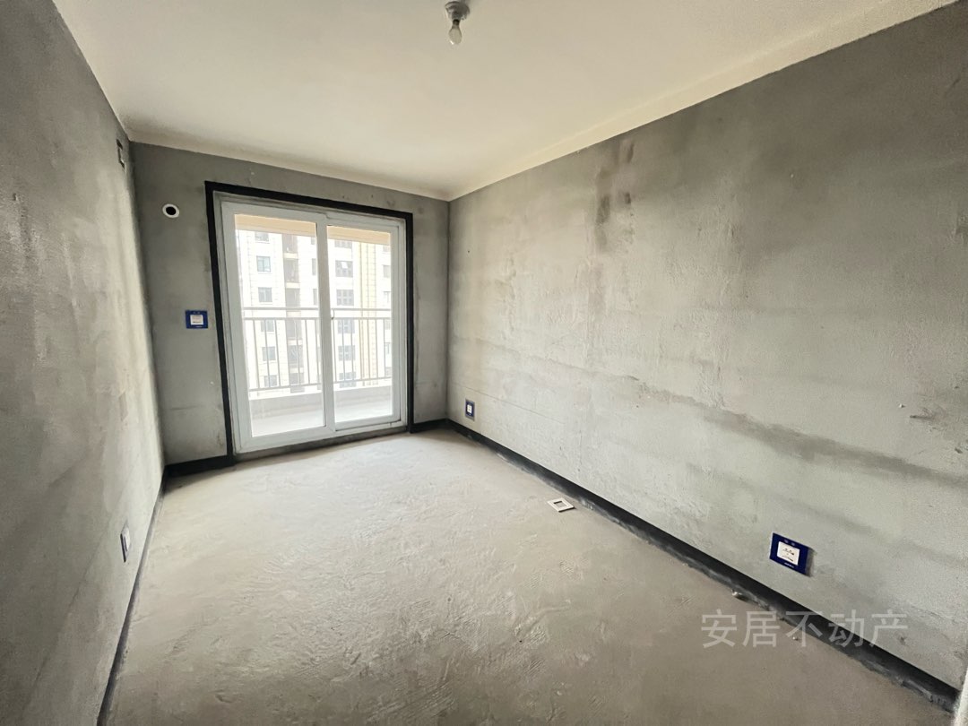 建业公园里,公园里毛坯大四室白菜价9