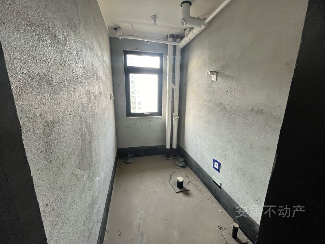 建业公园里,公园里毛坯大四室白菜价4