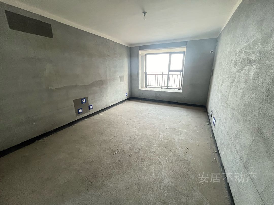 建业公园里,公园里毛坯大四室白菜价5