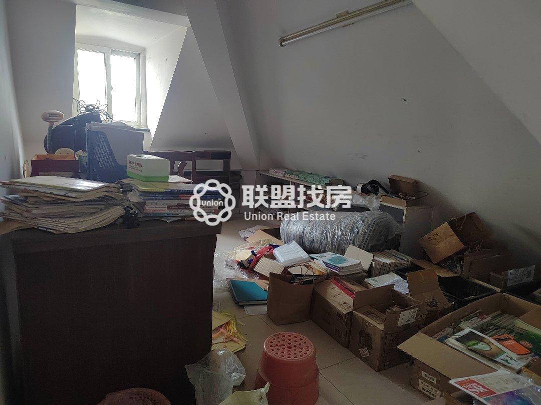 湖畔人家,东湖公园,湖畔人家!带露台。临近东湖公园!环境舒适!!4