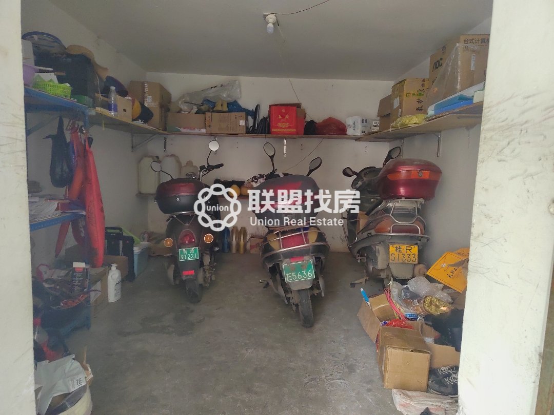 湖畔人家,东湖公园,湖畔人家!带露台。临近东湖公园!环境舒适!!3