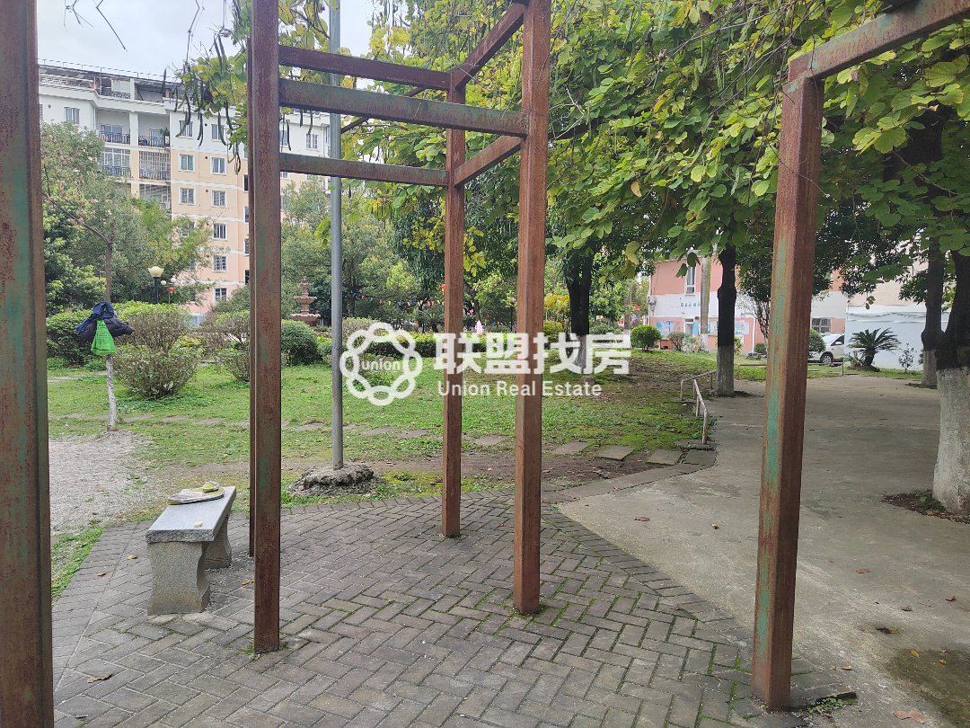 湖畔人家,东湖公园,湖畔人家!带露台。临近东湖公园!环境舒适!!15
