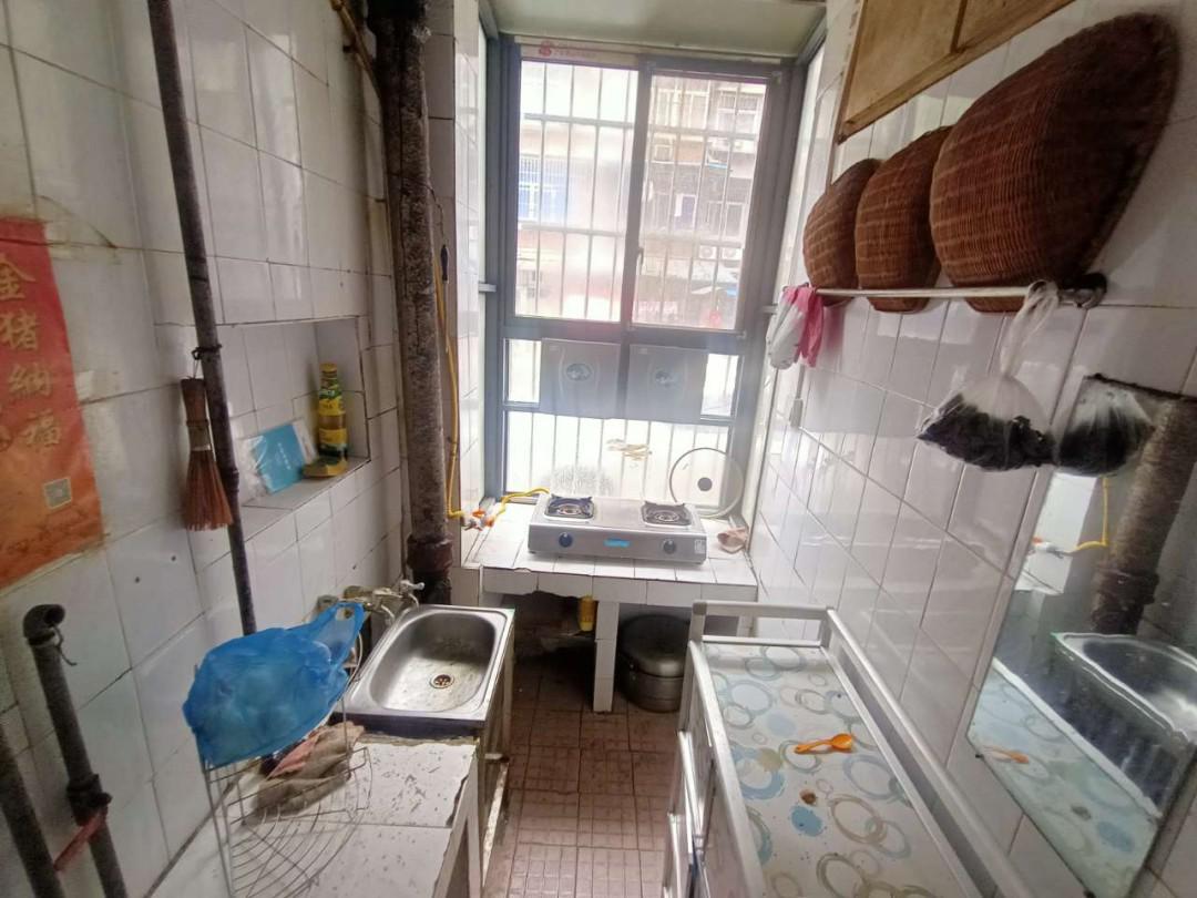 105街坊,105街坊 两室一厅,1楼带30㎡院子,空置 有钥匙11