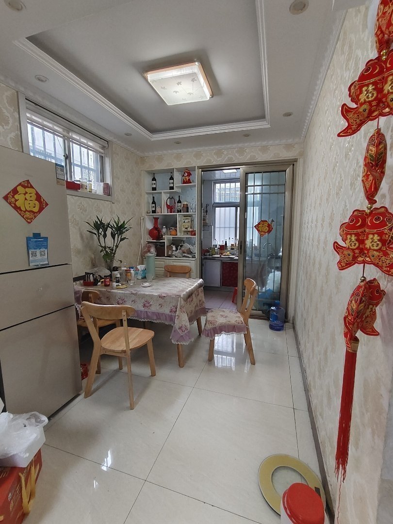 金苑小区,金苑小区一楼精装修送储藏室位置很好有证过2年能贷款5