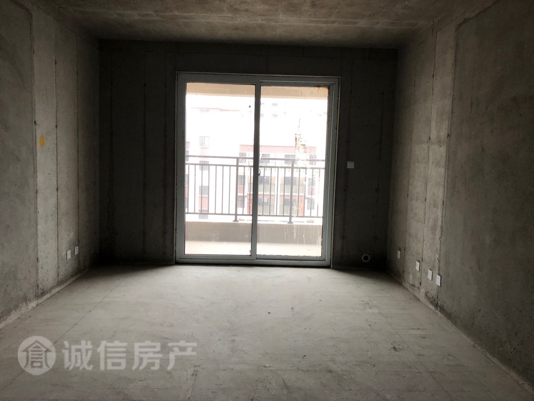 河景花园安置区,楼层好,房东急售,价格可谈8
