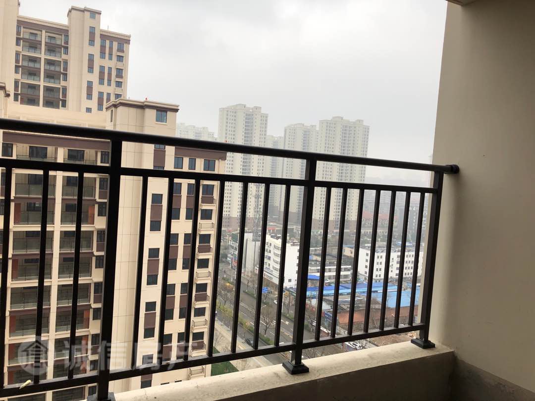 河景花园安置区,楼层好,房东急售,价格可谈4