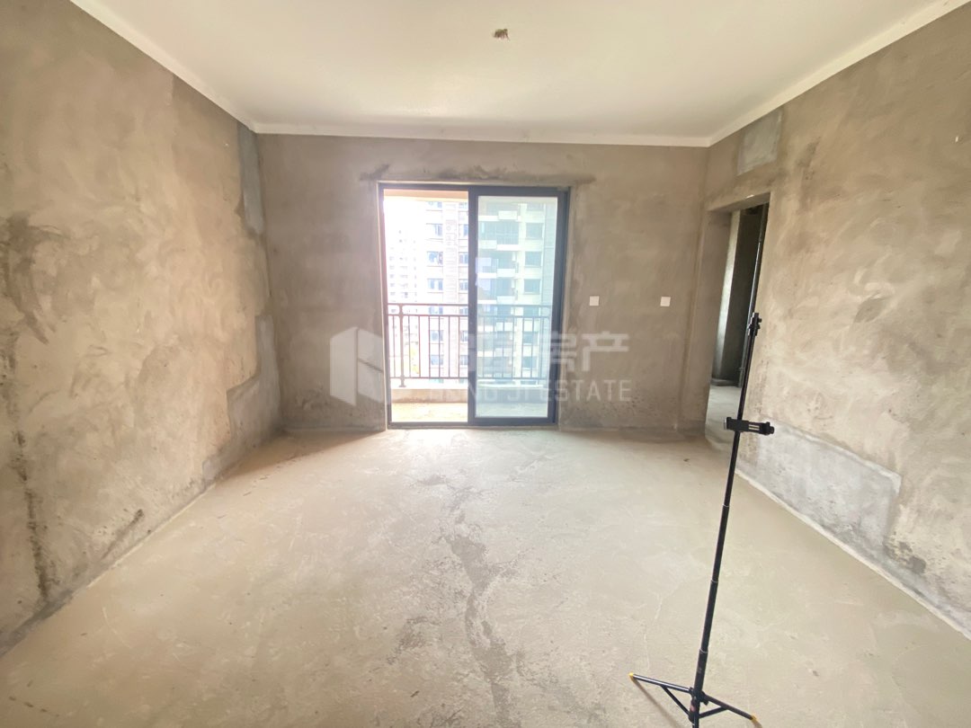 中航瑶湖郡鲲鹏邸,户型好,位置好,房东诚心出售9