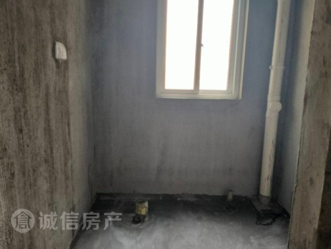 河景花园安置区,河景花园安置区周边配套完善,毛坯房欢迎品鉴!10