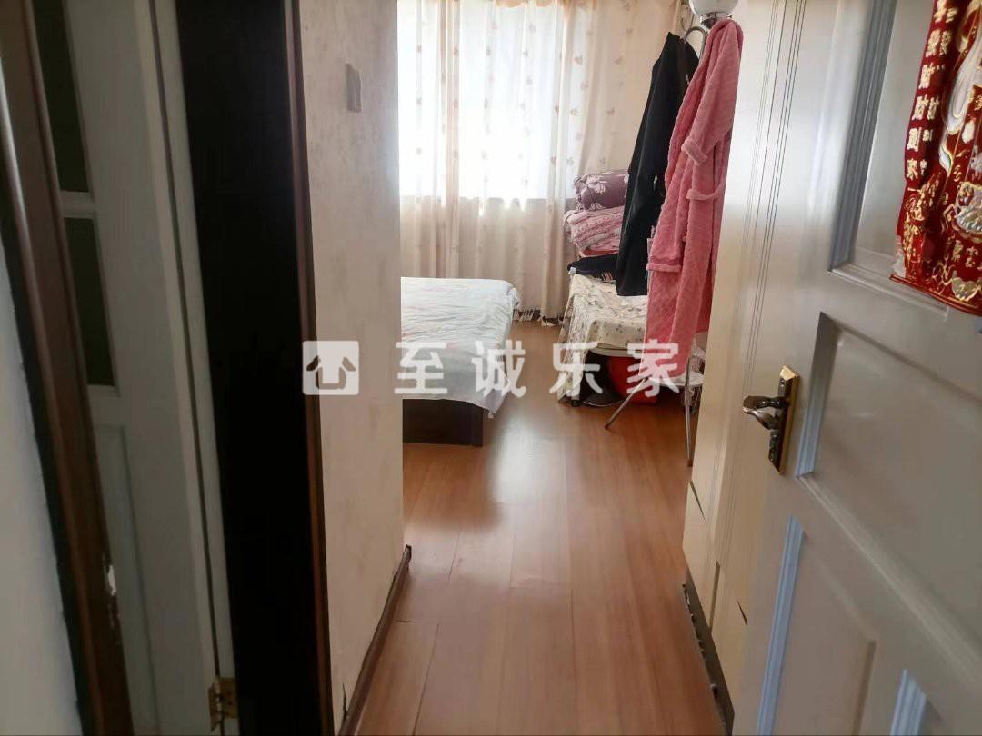 朝阳小区,朝阳小区156平三室两厅一厨两卫5楼家具家电齐全3