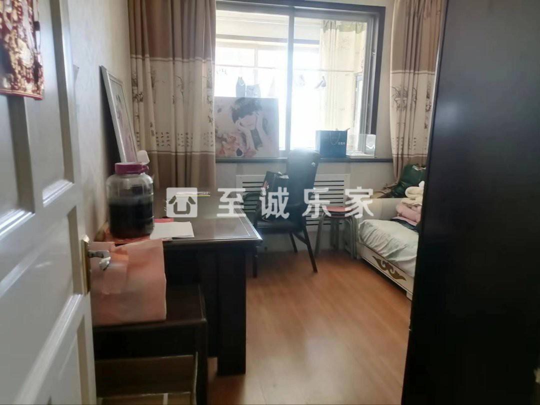 朝阳小区,朝阳小区156平三室两厅一厨两卫5楼家具家电齐全6