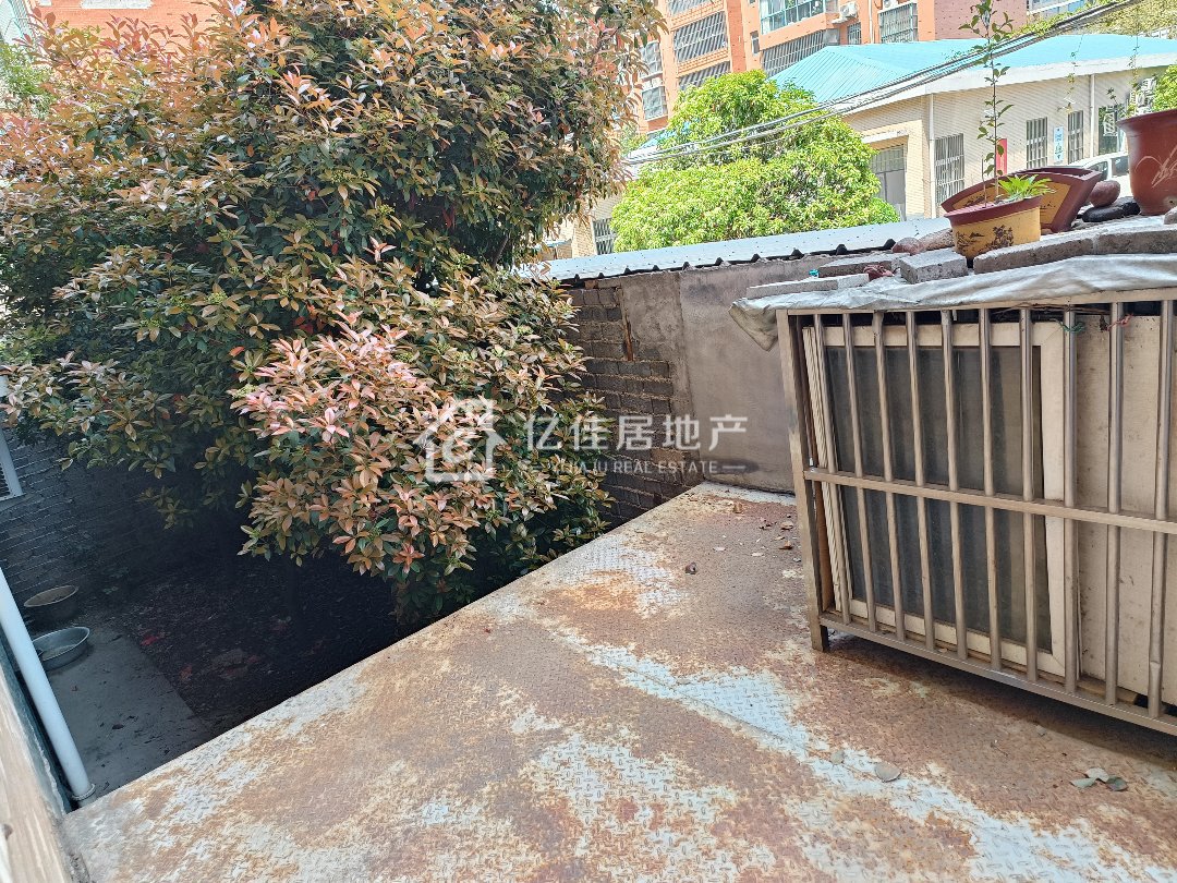 民政局小区,民政局小区,,阳光充足,交通方便超好的地段!带地上车库!8