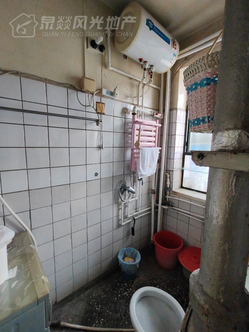 铁亮小区,地理位置优越交通便利停车方便南北通透户型拎包入住家里干净利索4