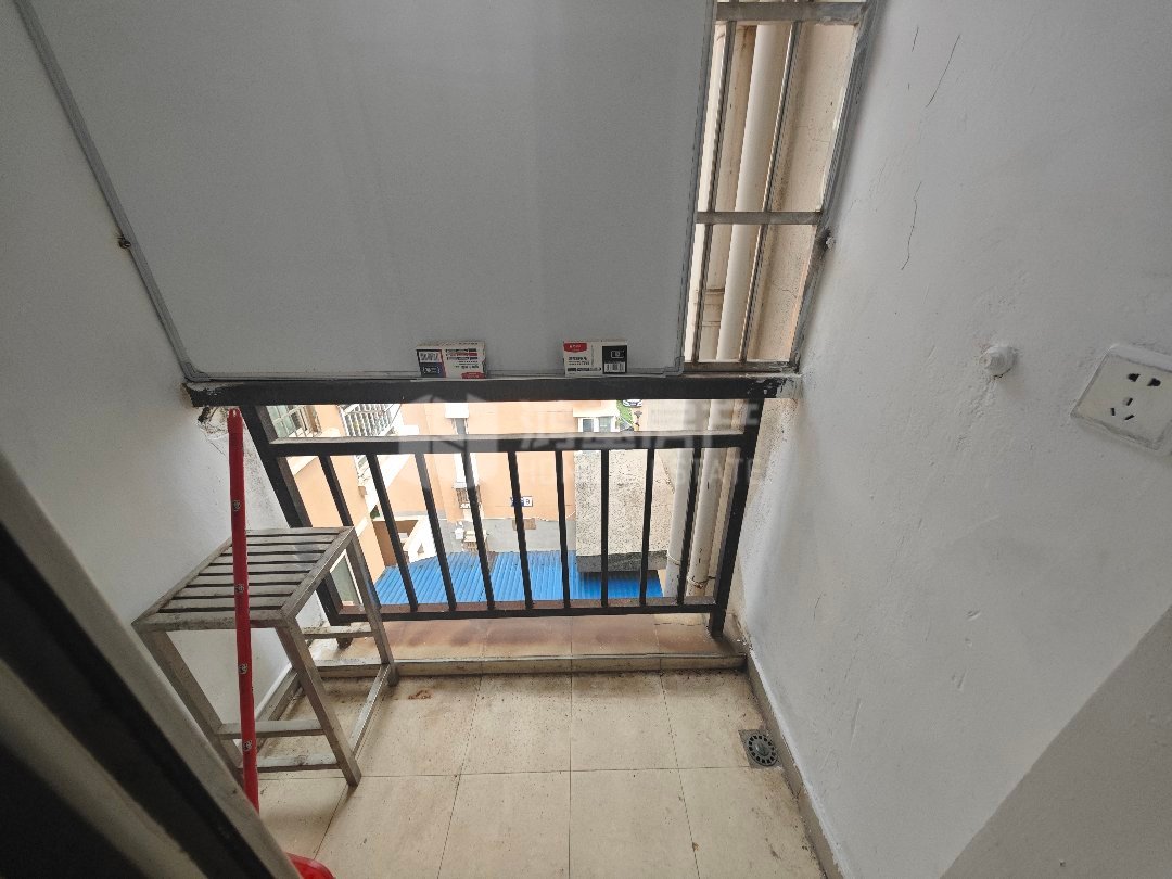 阳光家园,阳光家园 普通带家具家电 房东诚心出售7