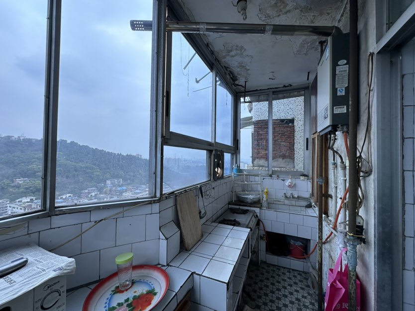钟云山B区,钟云山社区医院旁 大两房带阳台 户型方正 房子干净整洁8