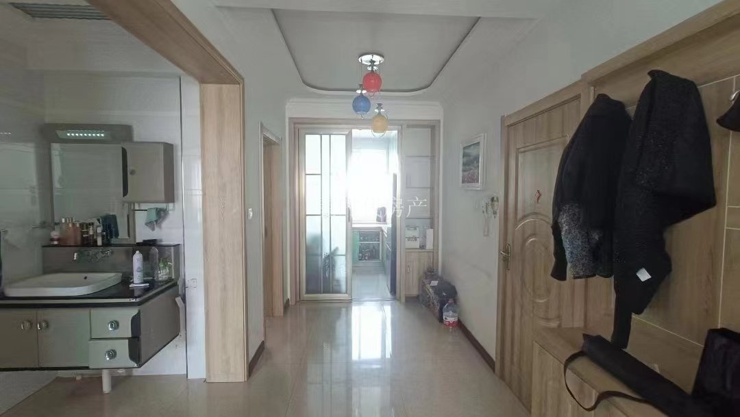 新城佳苑,新城佳苑两室两厅,南北通透带家具可按揭4