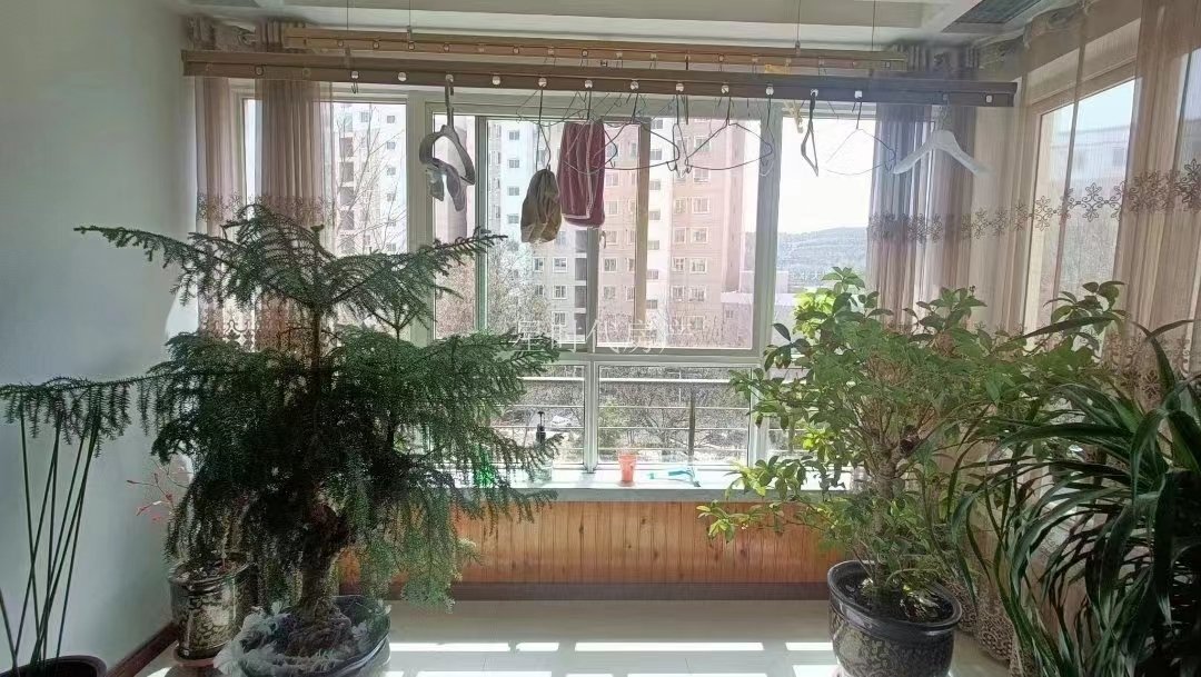 新城佳苑,新城佳苑两室两厅,南北通透带家具可按揭5