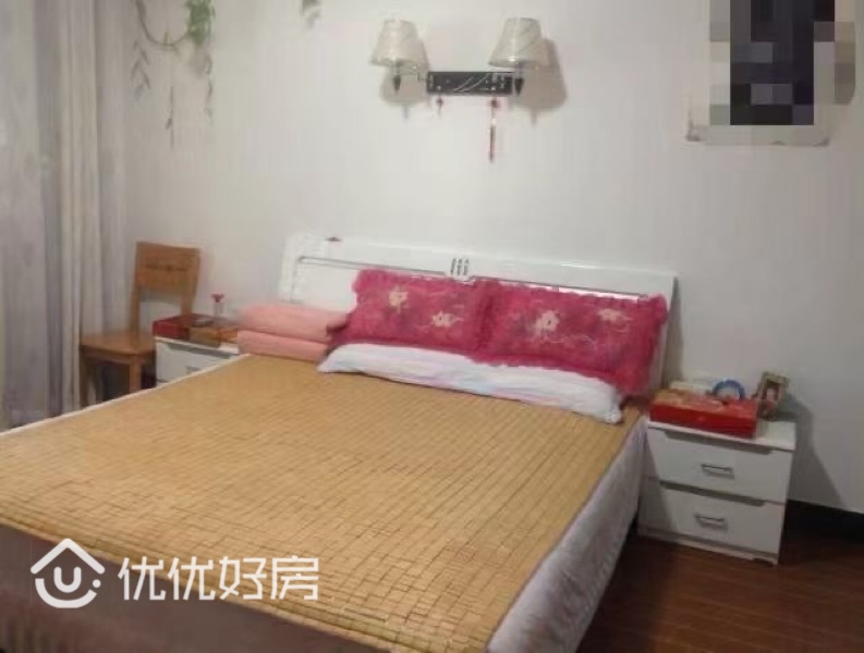 秀川花苑,房东急售,东边户,房子保持的很好,带超长阳台,4