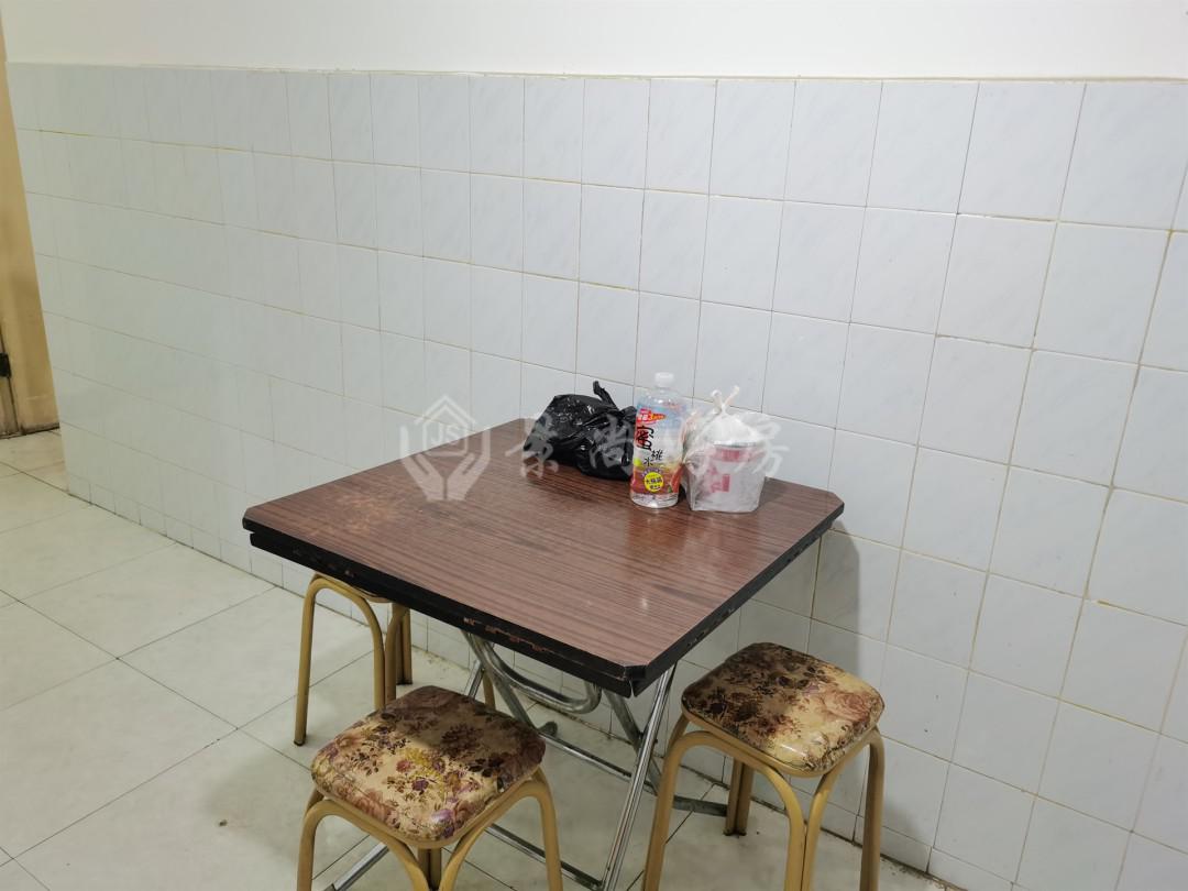 兰新小区,兰新小区二楼1室1厅房屋出售5