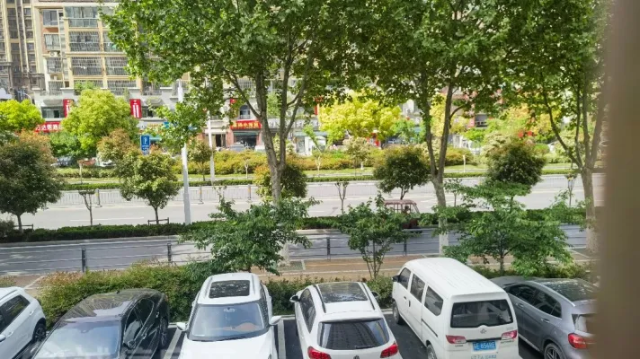 磬云家园,北门商铺,已经隔开,可以做工作室