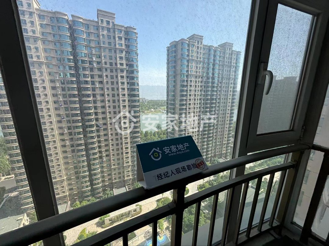 滨湖一号,五月精选临湖观景房,东区高端楼盘。满五,看房方便5