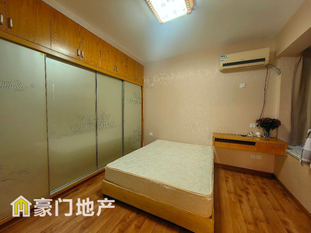 铂金瀚,实验未占,5+1,看房方便。4