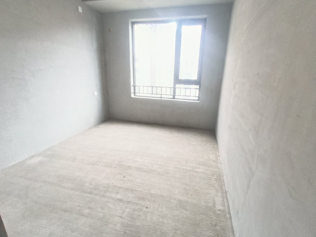 邦泰天誉东区,清水,有密码。随时看房。4