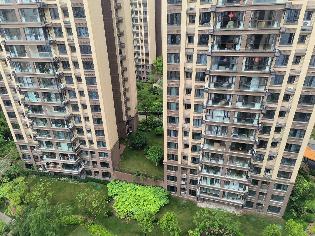 邦泰天誉东区,清水,有密码。随时看房。10