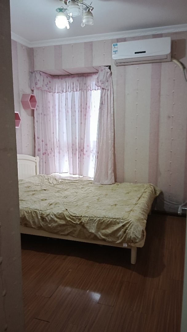 毕加索庄园,1室2厅1卫1阳台1300元/月,环境幽静,居住舒适1