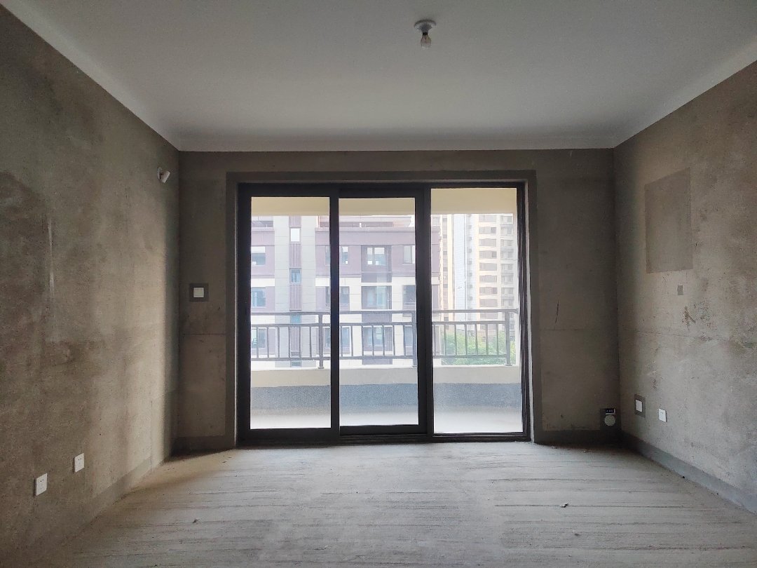 建业桂园东府,建业东府 洋房 6层共7层 有车位有钥匙1