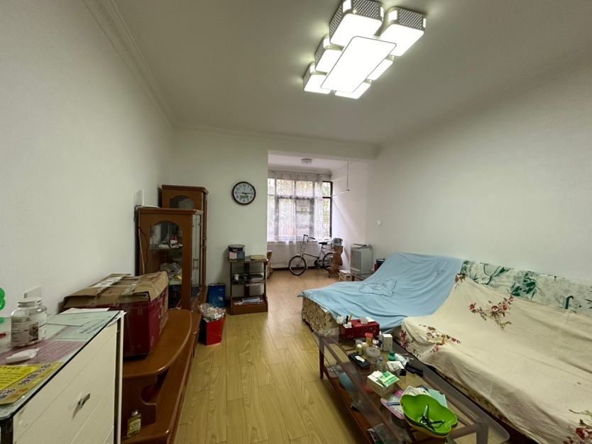 石林福小区,小区中心位置,精装修,带家具家电出4