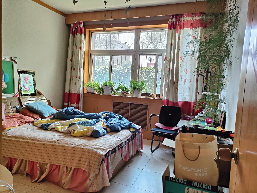 中药材家属院,精品好房,楼层好,视野广,中药材家属院3室2厅1卫1阳台!3