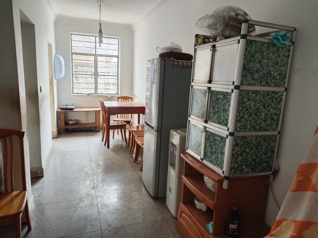 铁路小区东区,铁路小区东区好房出售!此房两证全!房主急售,价格可议!4