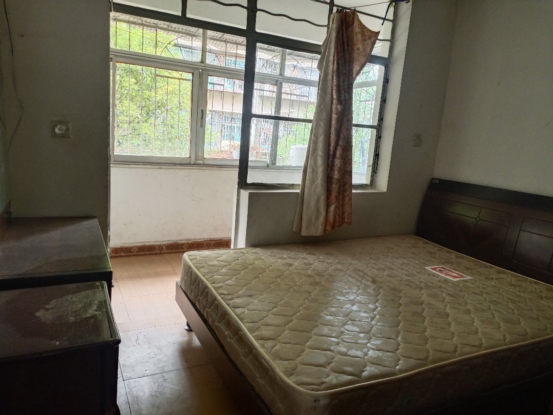 铁路小区东区,铁路小区东区好房出售!此房两证全!房主急售,价格可议!9