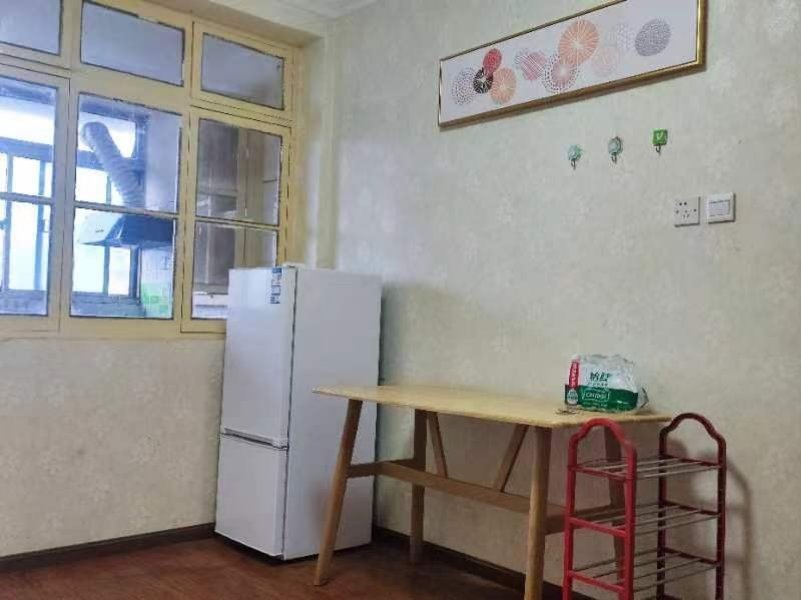 花台小区,滨江路花台小区多层5楼,两室南北通透,业主急售5