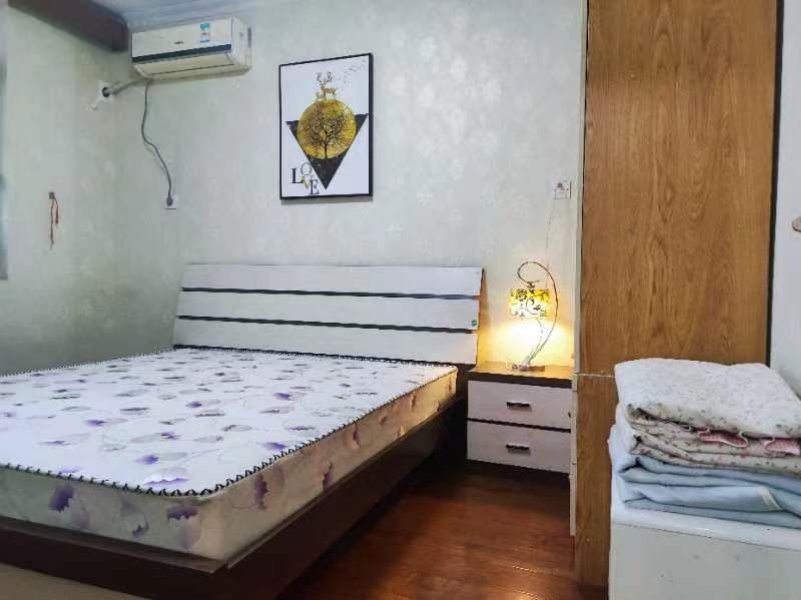 花台小区,滨江路花台小区多层5楼,两室南北通透,业主急售1
